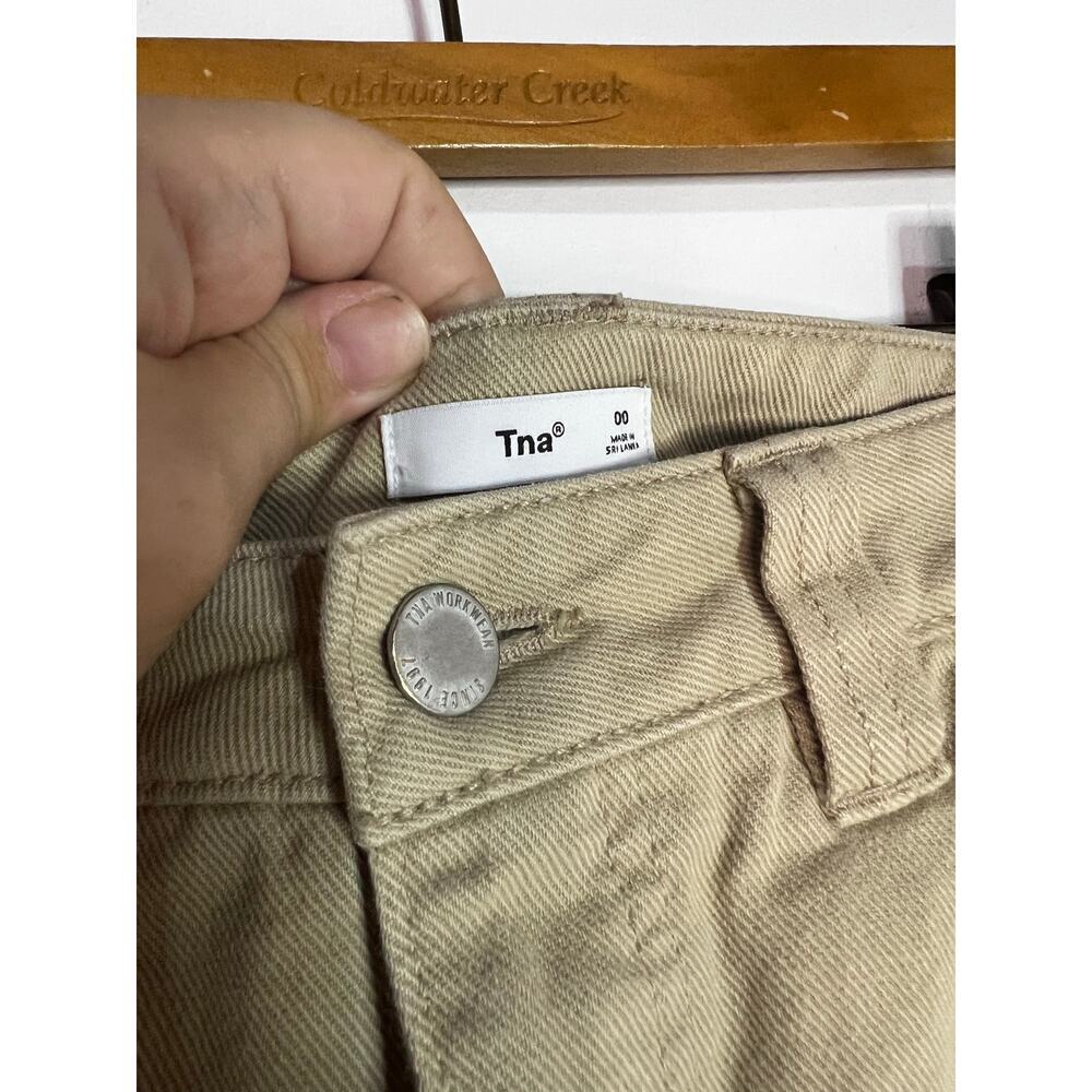 TNA Boyfriend Jeans in Khaki Size 00 25 in waist and 26 in inseam - Picture 3 of 5